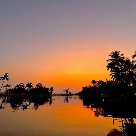 Oceana Hills Residency Hotel Alappuzha Buitenkant foto