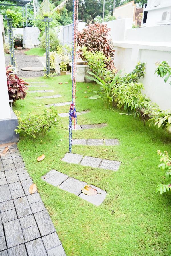 Oceana Hills Residency Hotel Alappuzha Buitenkant foto