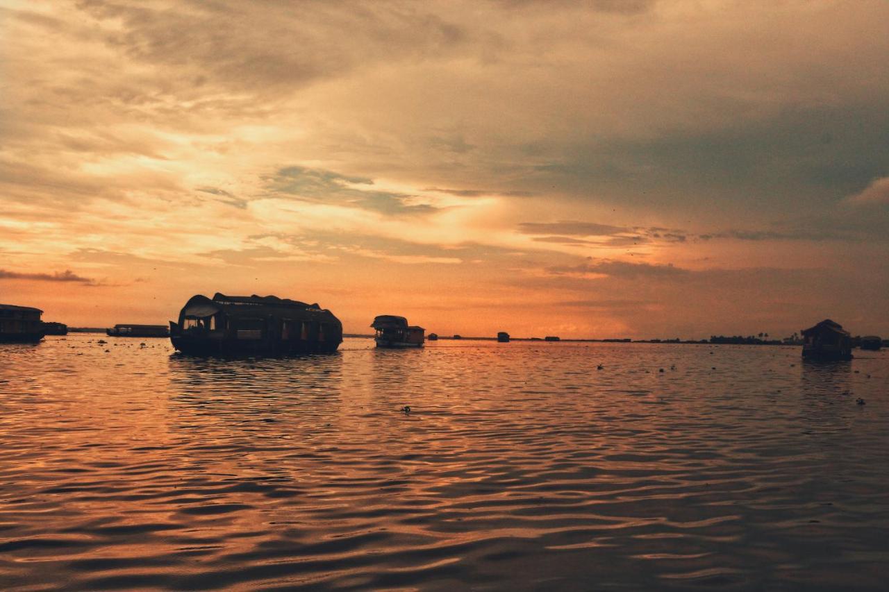 Oceana Hills Residency Hotel Alappuzha Buitenkant foto