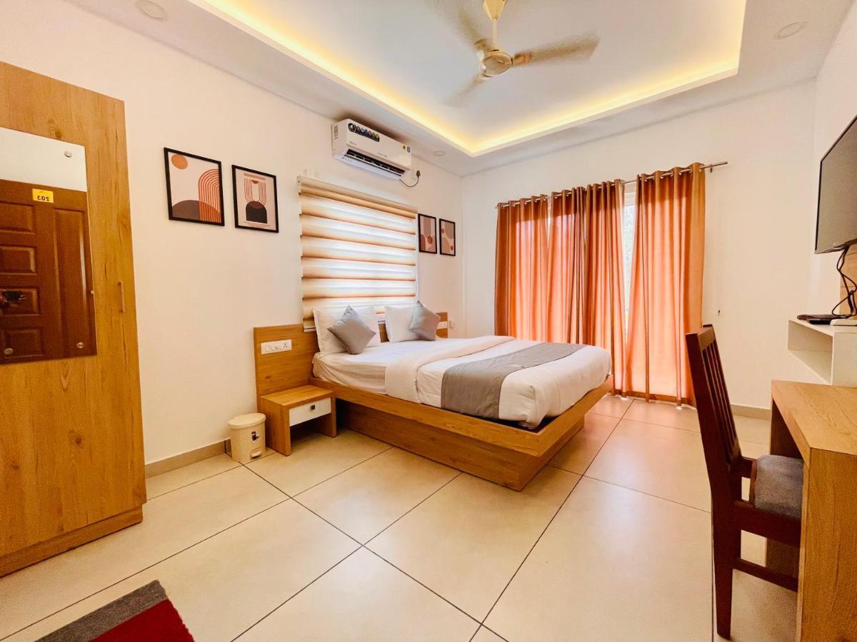 Oceana Hills Residency Hotel Alappuzha Buitenkant foto