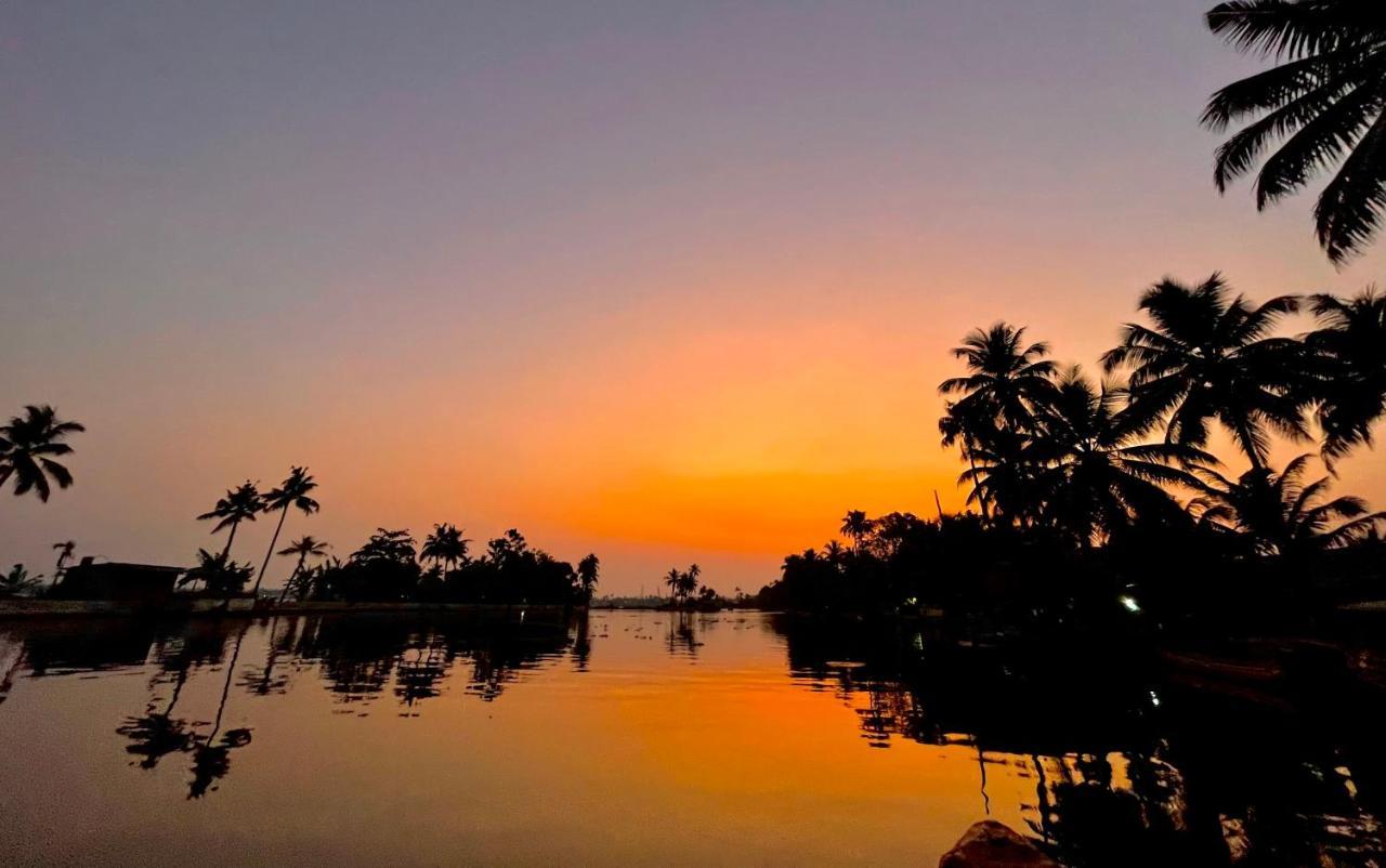 Oceana Hills Residency Hotel Alappuzha Buitenkant foto